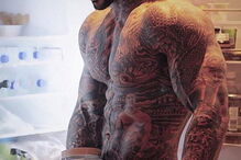 Soldado exibe vida luxuosa e tatuagens proibidas no Instagram