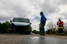 Acidente envolveu um Renault Clio e uma carrinha de transporte escolar da câmara de Sousel, na qual seguiam três alunos
