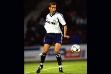 Goran Bunjevcevic ao serviço do Tottenham com ojogador