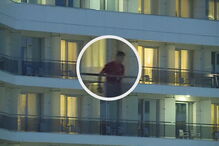 Ronaldo em momento de descontração na varanda do hotel em Sochi