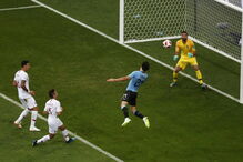 O golo de Cavani no jogo contra Portugal