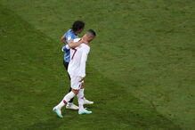 Ronaldo ampara Cavani lesionado