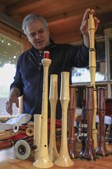 Jorge Lira constrói gaitas de foles e vende-as para vários países