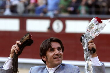 Diego Ventura corta um rabo e faz história em Madrid