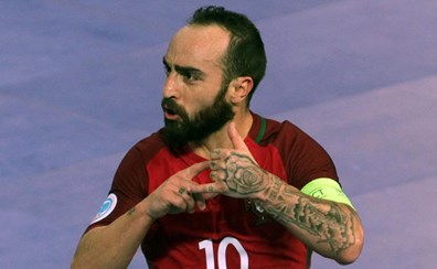 Ricardinho eleito o melhor jogador de futsal do mundo - Cm ao