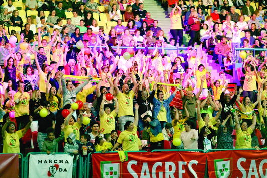 Claques apoiaram marchantes