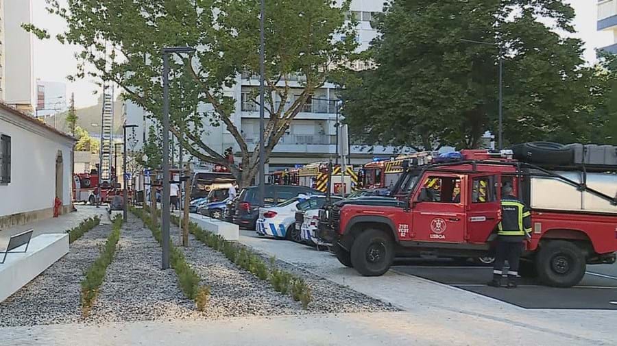 Incêndio em prédio de Lisboa faz dois feridos - Portugal - Correio da Manhã