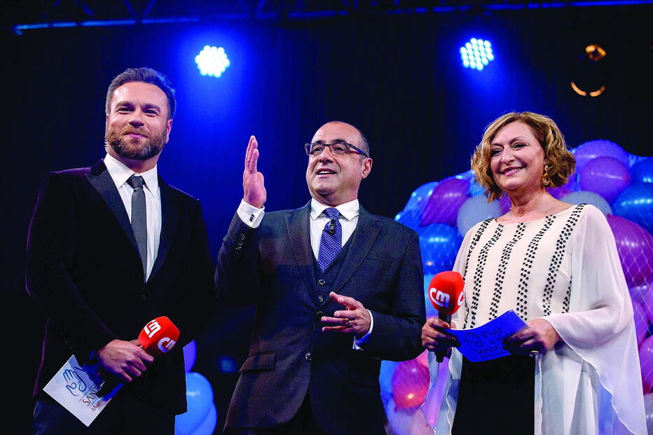 Os apresentadores Nuno Eiró e Maya com Octávio Ribeiro, diretor-geral editorial do CM e da CMTV