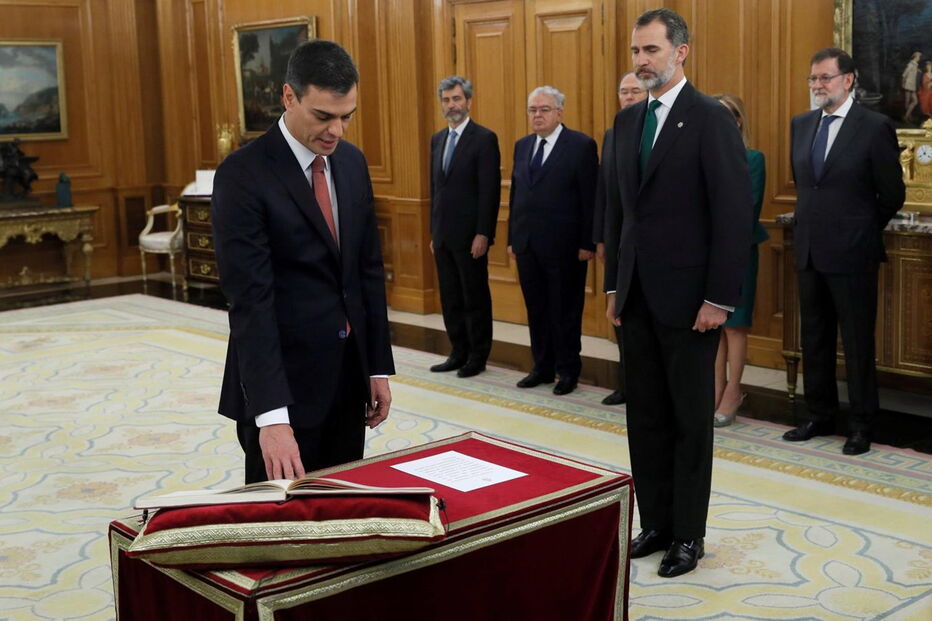Pedro Sánchez presta juramento como novo presidente do governo de Espanha