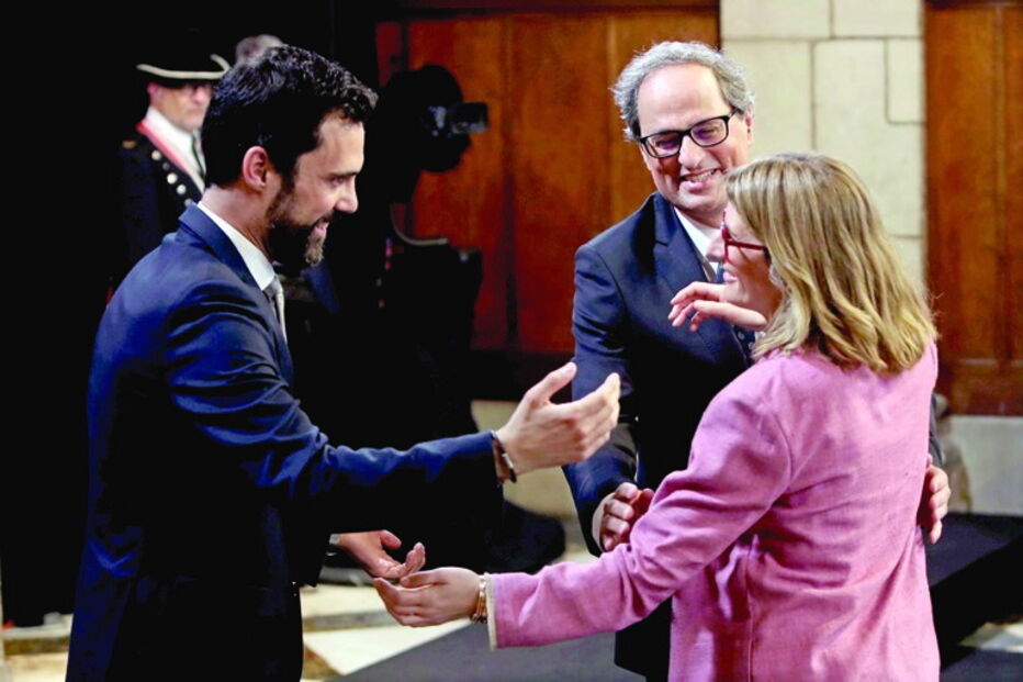 Empossado novo governo da Catalunha