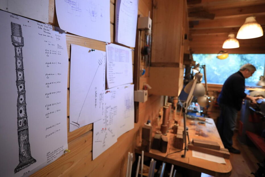 Jorge Lira constrói gaitas de foles e vende-as para vários países