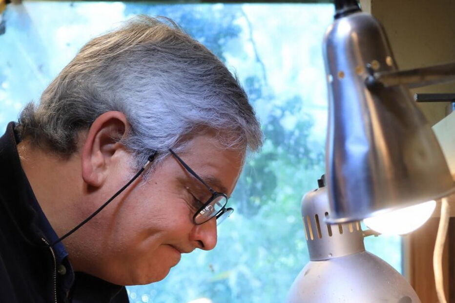 Jorge Lira constrói gaitas de foles e vende-as para vários países