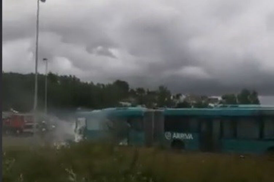 Autocarro incendeia-se na circular urbana em São Torcato