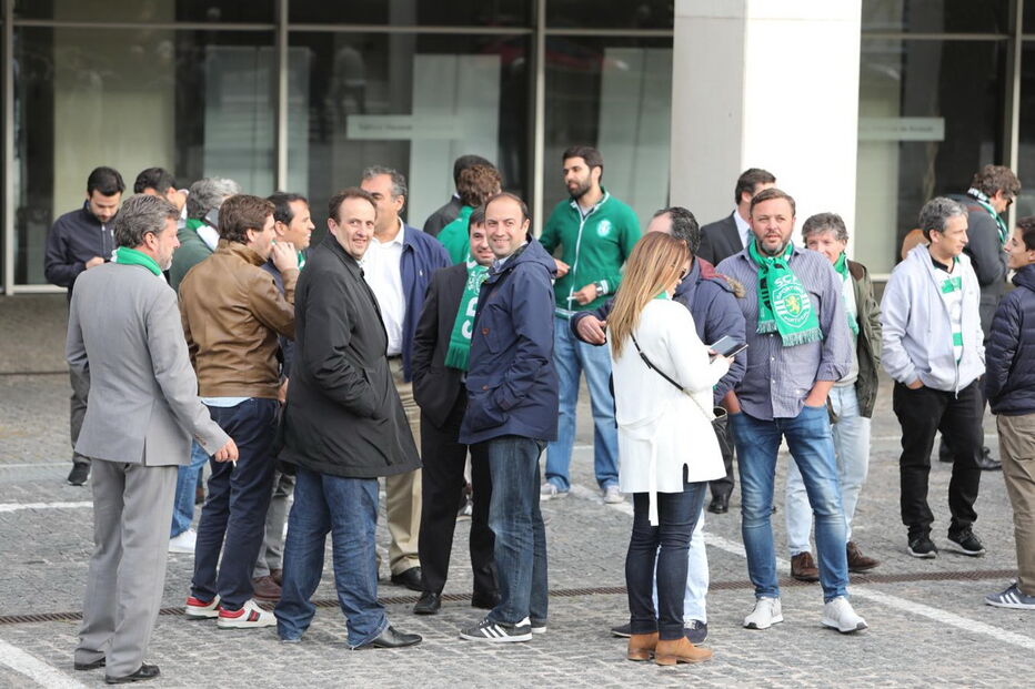 Adeptos do Sporting em Alvalade pedem demissão de Bruno de Carvalho