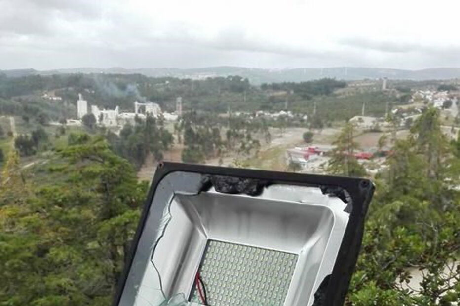 Projetores foram danificados 