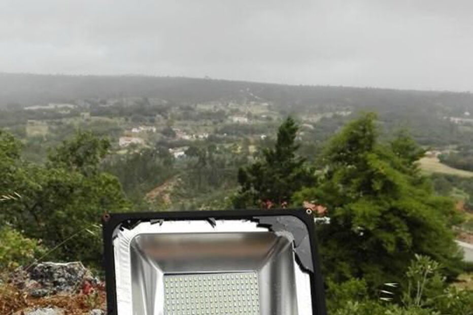 Projetores foram danificados 