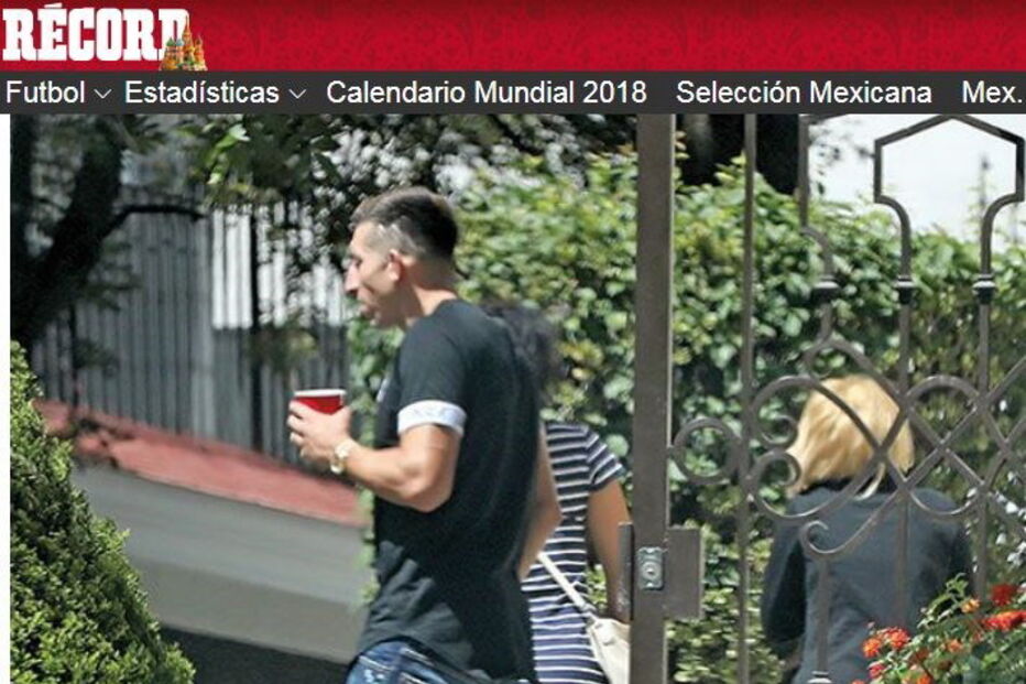 Jogadores do Benfica e FC Porto apanhados em festa com álcool e mulheres