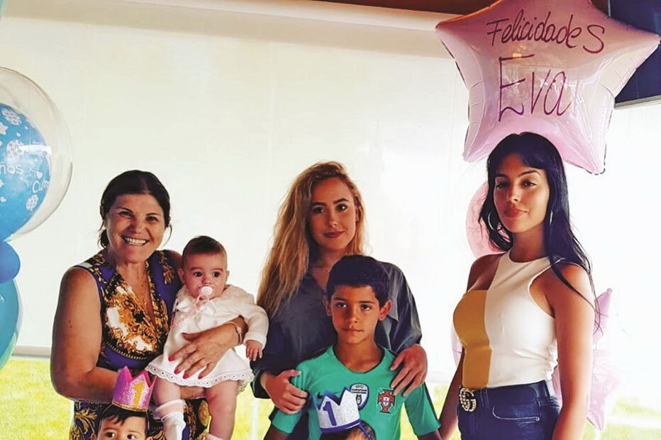 Dolores, Gio e a irmã com Cristianinho, Alana e os gémeos  