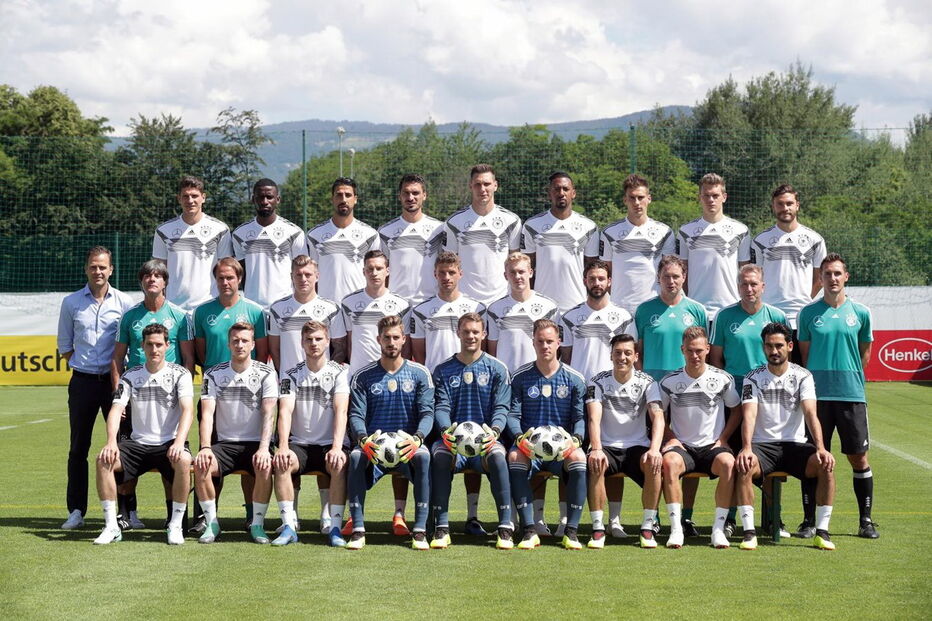 Alemanha fez ontem a sua fotografia de família, com os 23 selecionados e a equipa técnica 