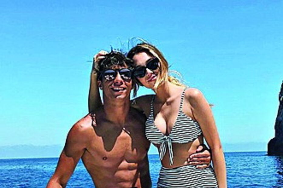 Namorada do futebolista tem partilhado várias imagens nas redes sociais