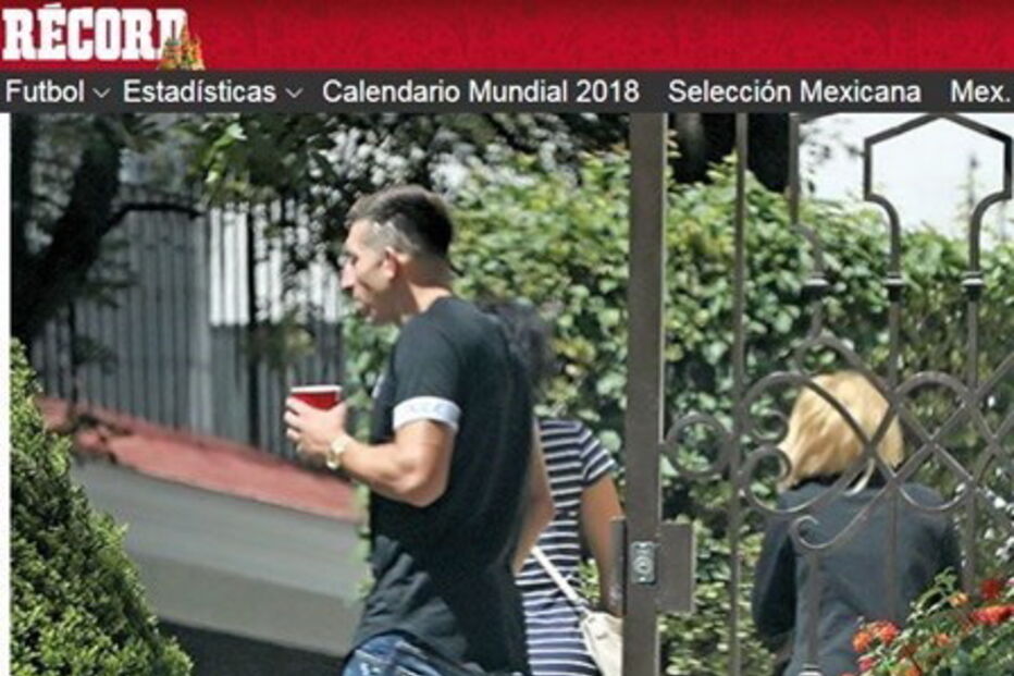 Jogadores do Benfica e FC Porto apanhados em festa com álcool e mulheres