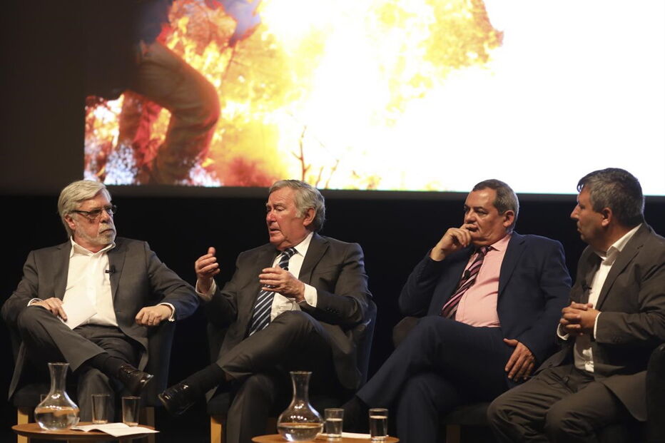 Cátia Nobre moderou debate entre Duarte Caldeira, Basílio Horta, José Medeiros e Armando Esteves Pereira