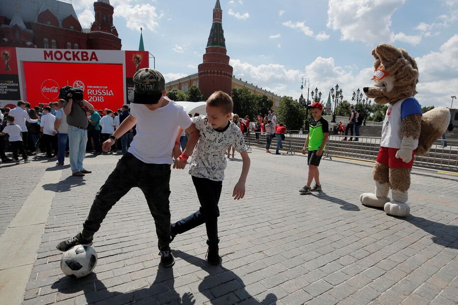 Zabivaka é uma mascote muito popular, que faz a delícia das crianças