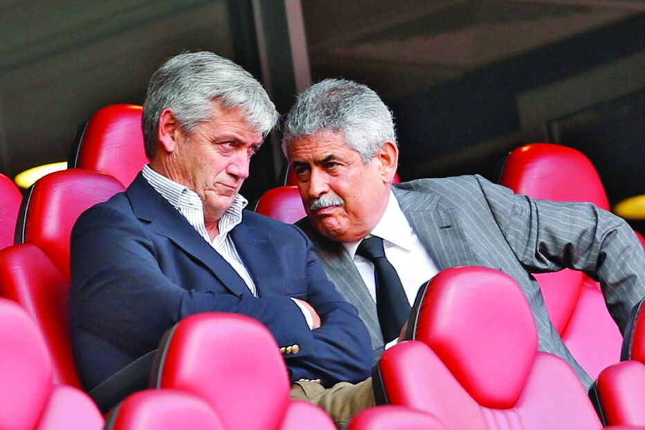 O presidente Luís Filipe Vieira e o administrador Domingos Soares de Oliveira são dois dos mais altos responsáveis com acesso às finanças do Benfica  