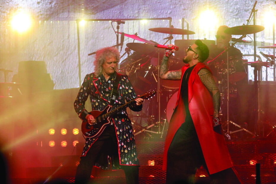 Brian May e Adam Lambert ontem, no concerto que encheu a Altice Arena. Os Queen andam em digressão mundial    