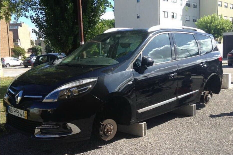 Pneus do carro foram roubados em agosto de 2017