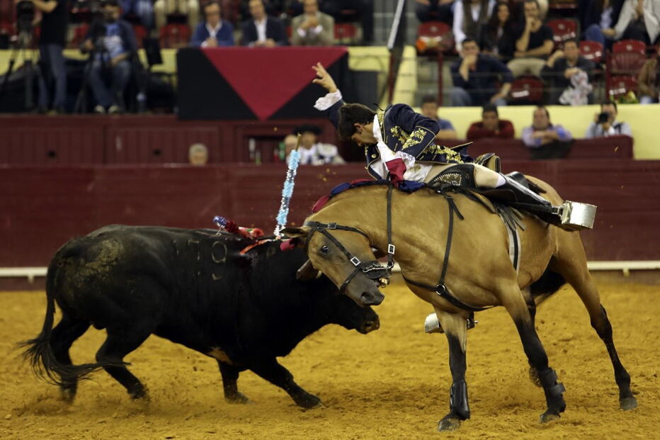 O filho do toureira João Moura a torear