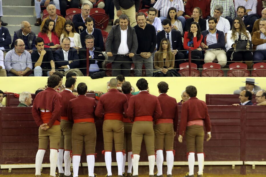 Grupo de forcados dedica uma pega aos diretores do Correio da Manhã e da CMTV