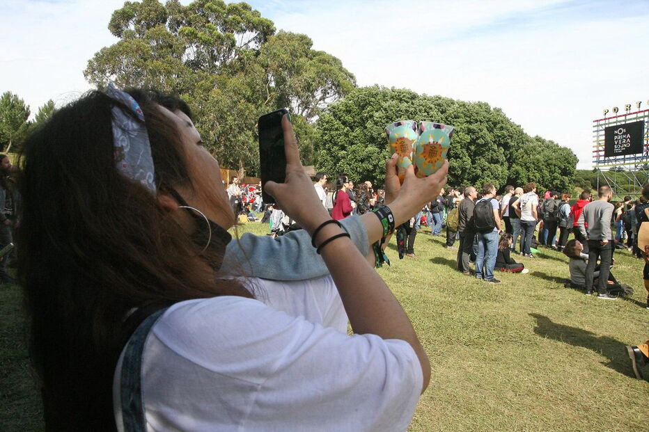 Milhares aproveitaram o sol e a boa música no segundo dia de Primavera Sound	