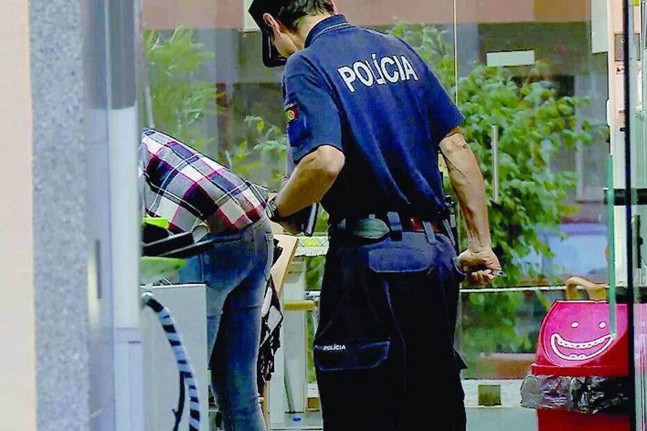 Homem morre baleado em Almada