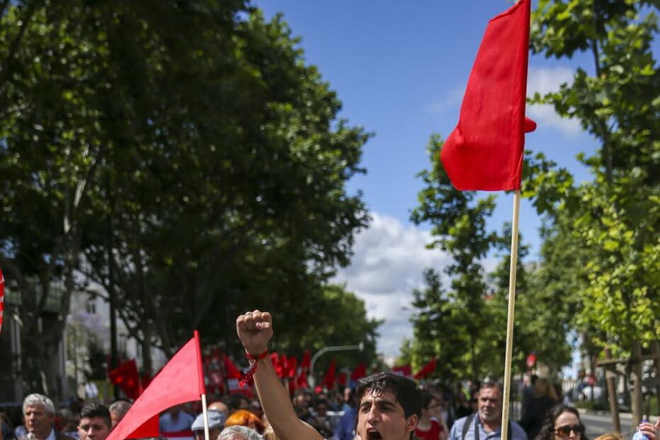 Milhares de pessoas desfilaram em Lisboa a exigir valorização do trabalho