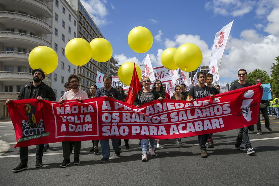 Milhares de pessoas desfilaram em Lisboa a exigir valorização do trabalho
