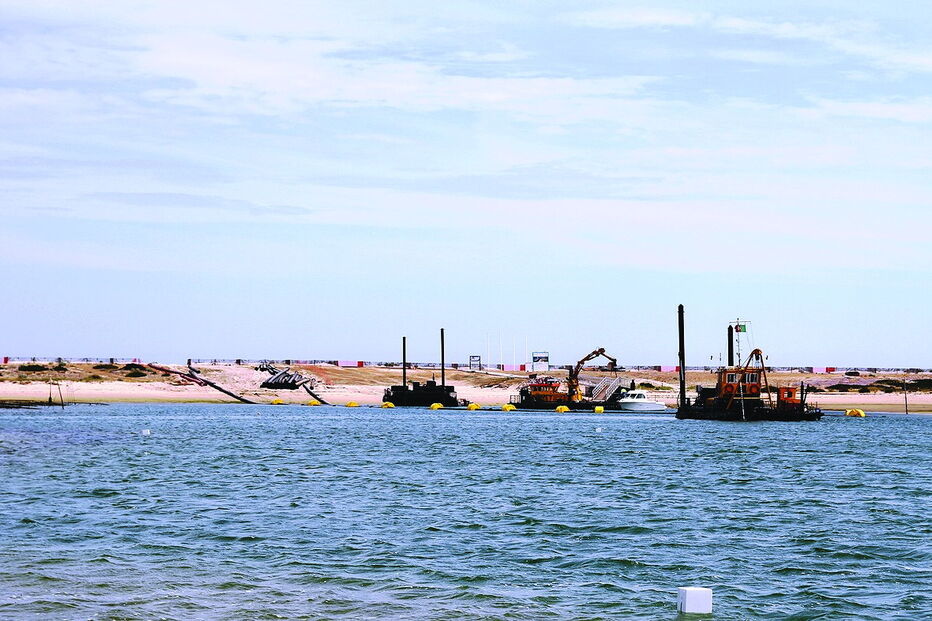 Dragagens na barra da Fuseta