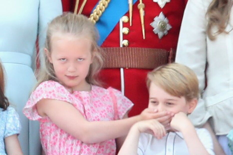 Príncipe George é repreendido pela prima Savannah