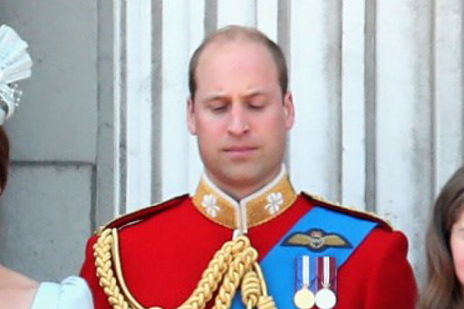 Príncipe George é repreendido pela prima Savannah