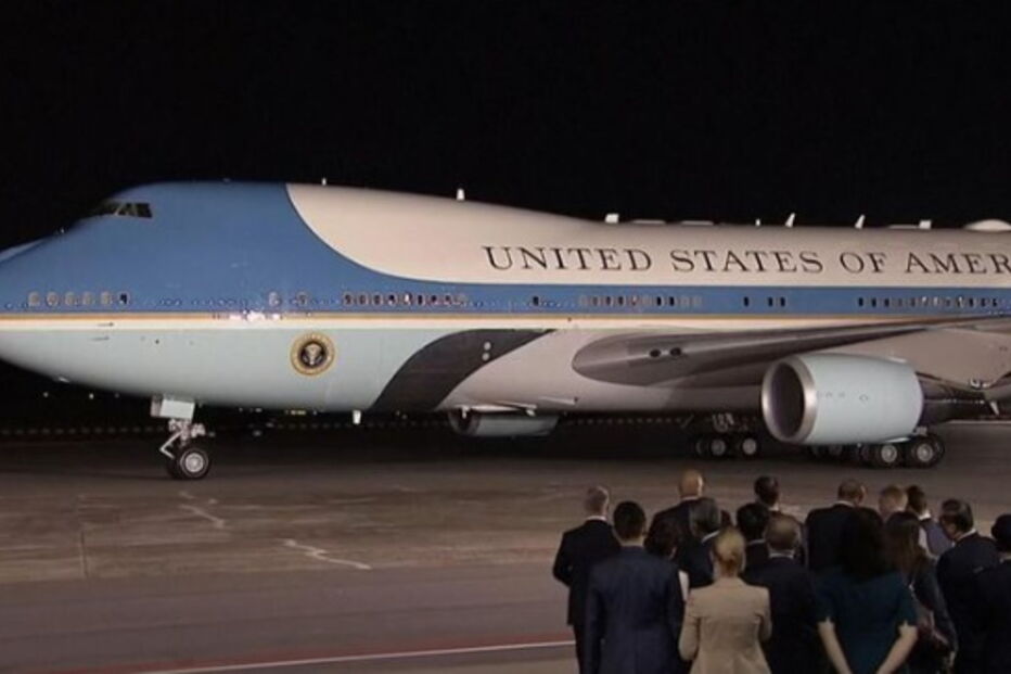 Donald Trump já aterrou em Singapura