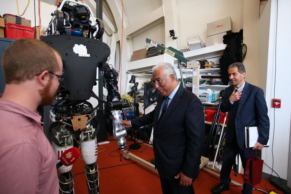 Costa lança programa MIT Portugal até 2030 virado para a inteligência artificial