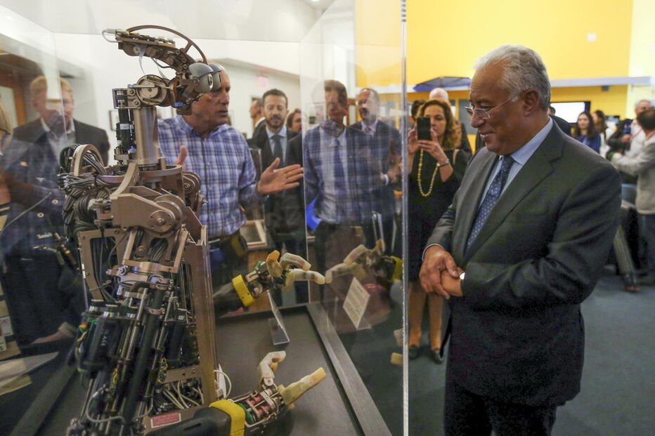 Costa lança programa MIT Portugal até 2030 virado para a inteligência artificial