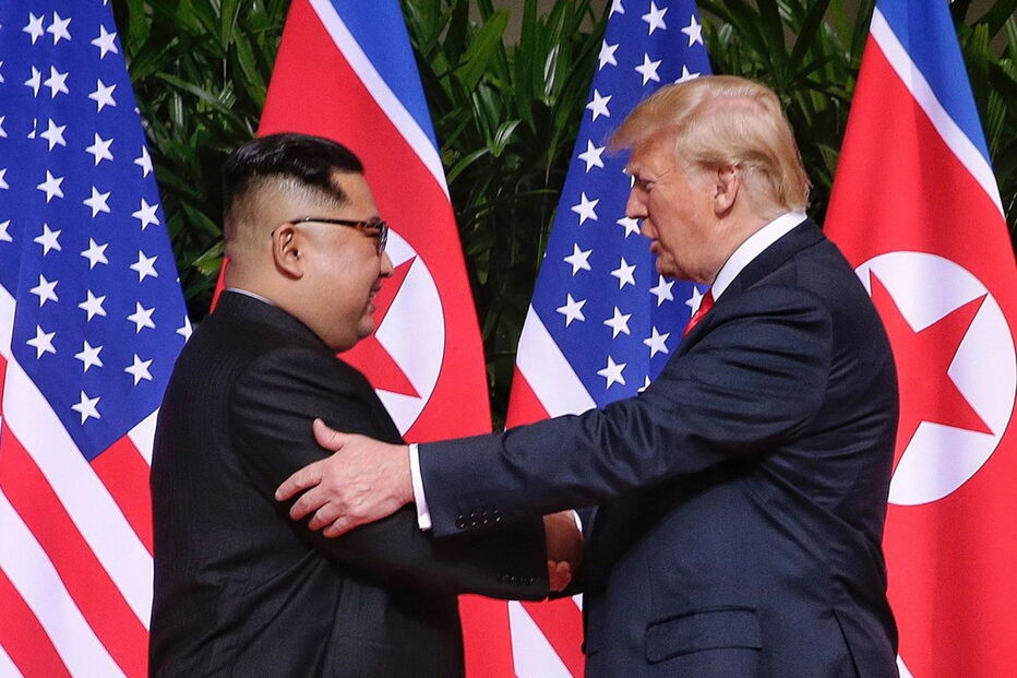 Trump cumprimenta Kim Jong-un em Singapura