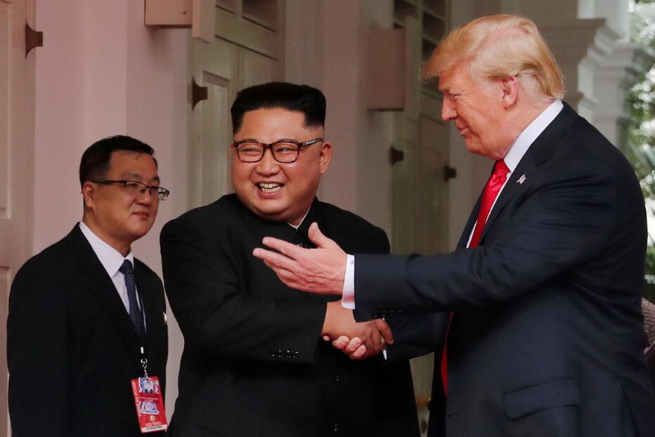 Trump cumprimenta Kim Jong-un
