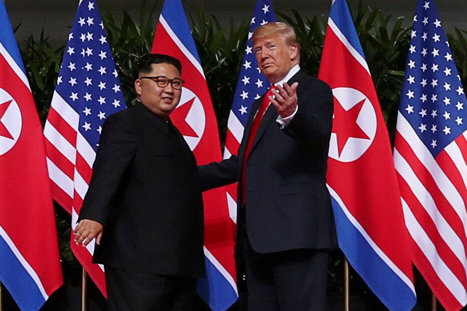 Trump cumprimenta Kim Jong-un