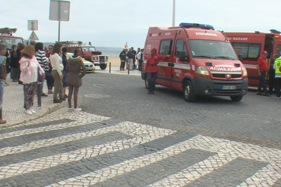 Desabamento de palco na Nazaré faz três feridos