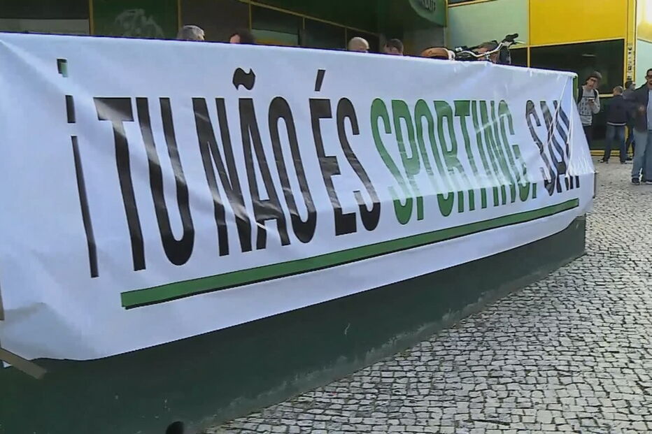 Adeptos do Sporting manifestam-se em Alvalade e pedem demissão de Bruno de Carvalho