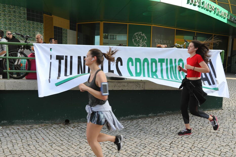 Adeptos do Sporting manifestam-se em Alvalade e pedem demissão de Bruno de Carvalho
