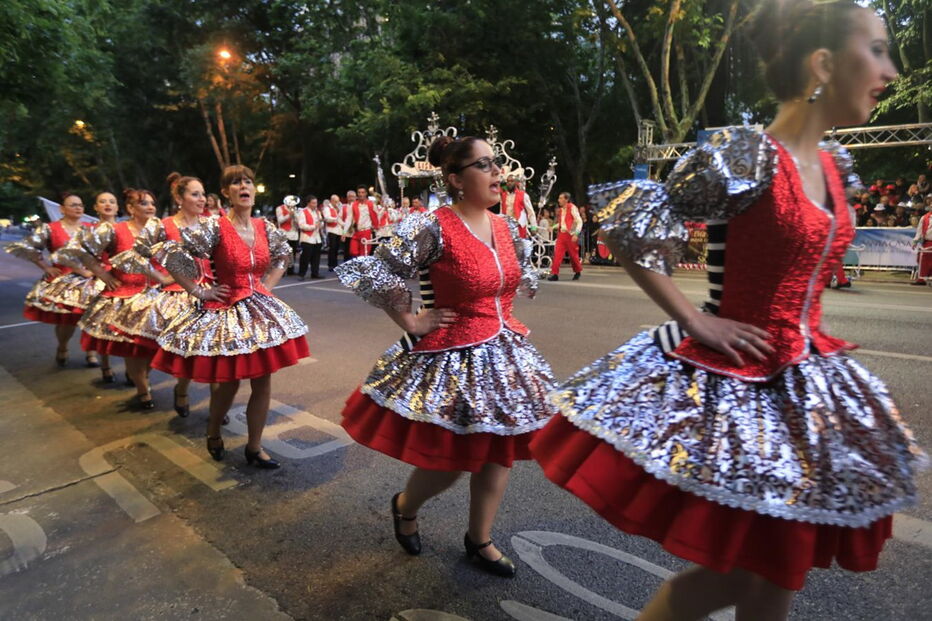 Marcha dos Mercados desfila na Avenida