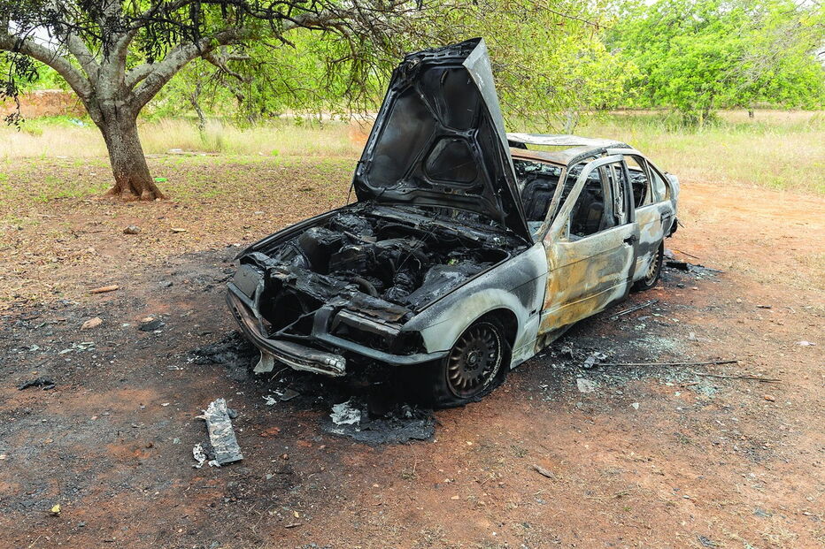 Carro da vítima ficou destruído 